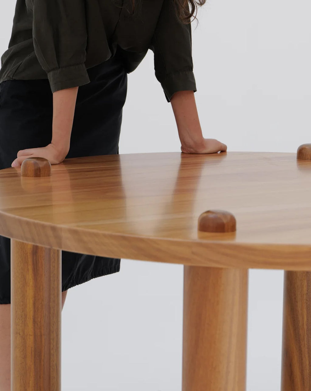 9 Button Round Dining Table